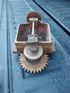 Kb400 Kolbus Tipper Cold Glue Pot Used In Good Working Order All Gears Turn Free
